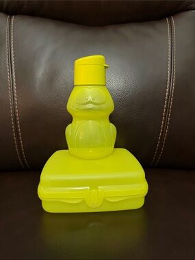 Tupperware Bright Yellow Penguin sandwich keeper & Bottle Set